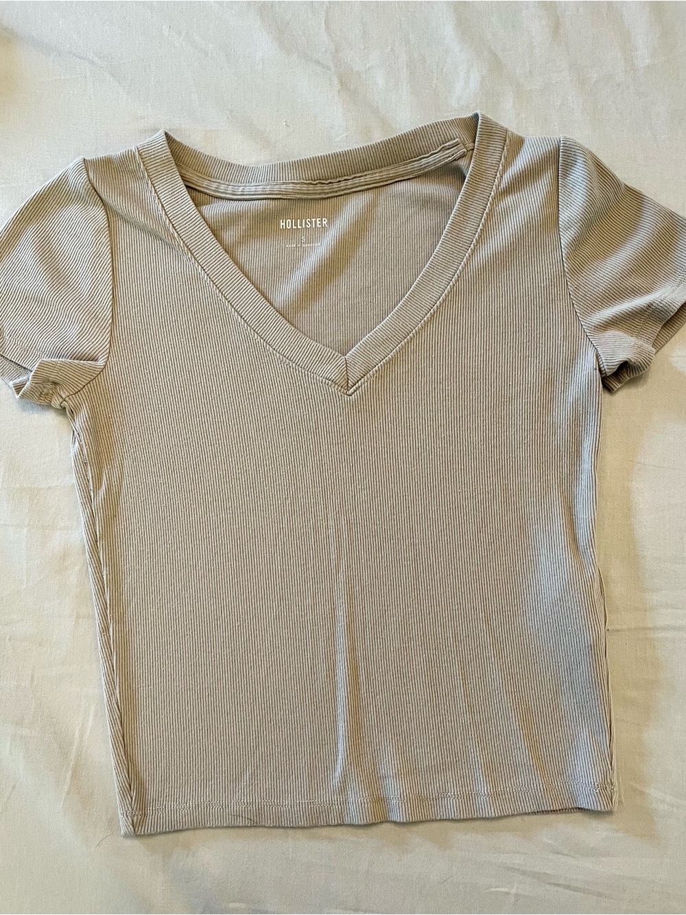 Hollister Beige/Grey V-Neck Ribbed Short Sleeve Top, Size Small